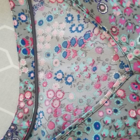 VERA BRADLEY Floral Scrub Top - Picture 7 of 7